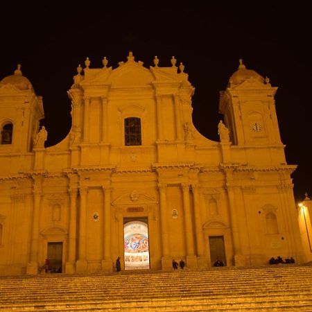 Happy Holidays Noto Exterior foto