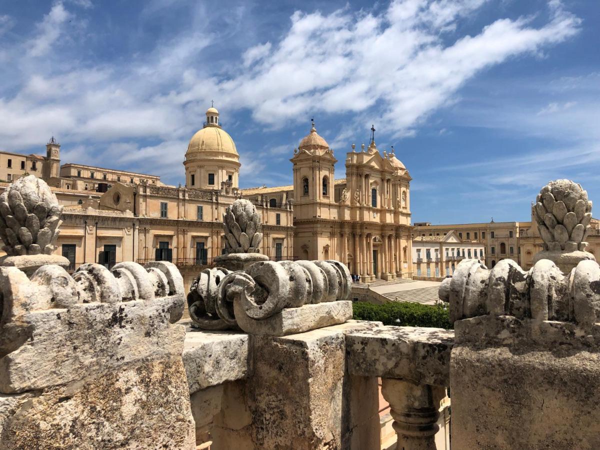Happy Holidays Noto Exterior foto