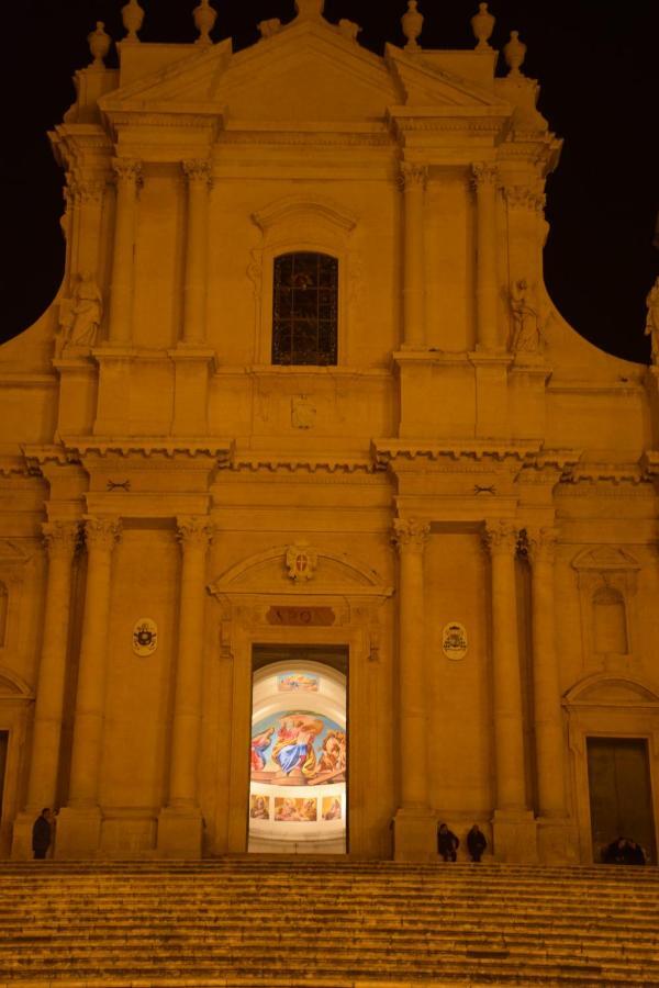 Happy Holidays Noto Exterior foto